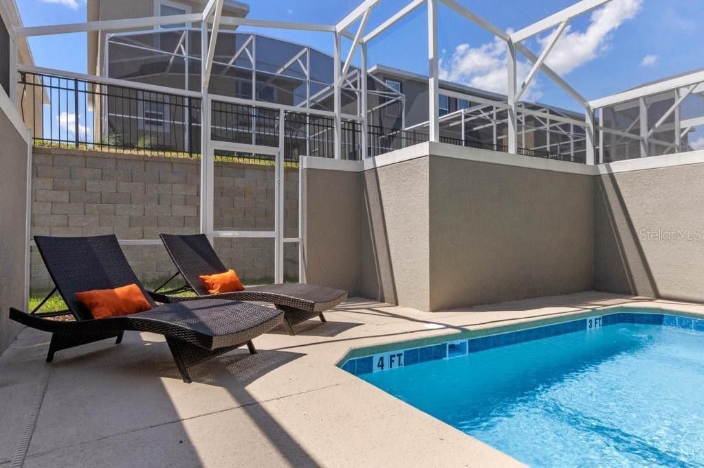 Activo con contrato: $384,900 (4 camas, 3 baños, 1914 Pies cuadrados)