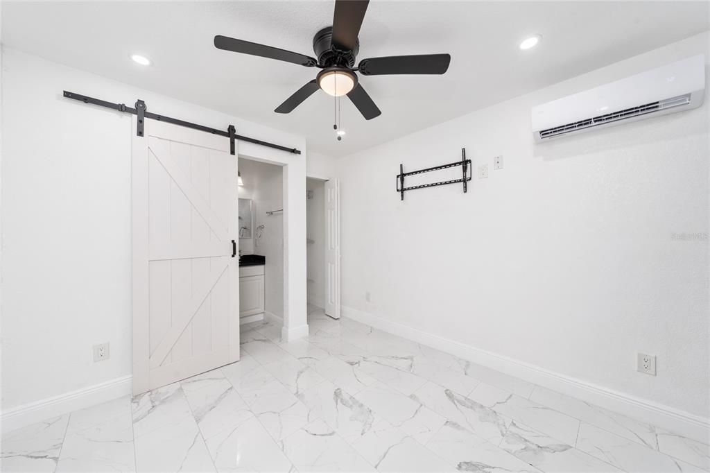 Activo con contrato: $330,000 (4 camas, 2 baños, 1453 Pies cuadrados)