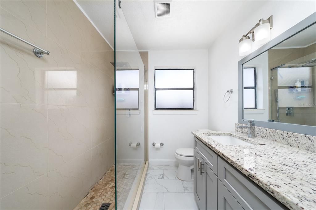 Activo con contrato: $330,000 (4 camas, 2 baños, 1453 Pies cuadrados)