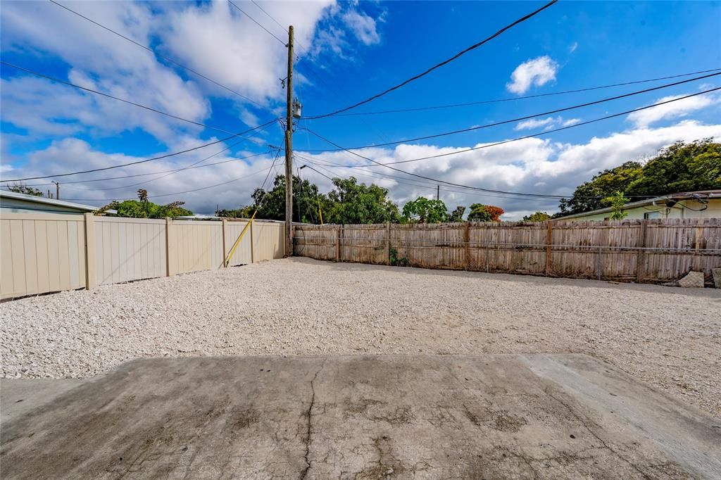 Activo con contrato: $330,000 (4 camas, 2 baños, 1453 Pies cuadrados)