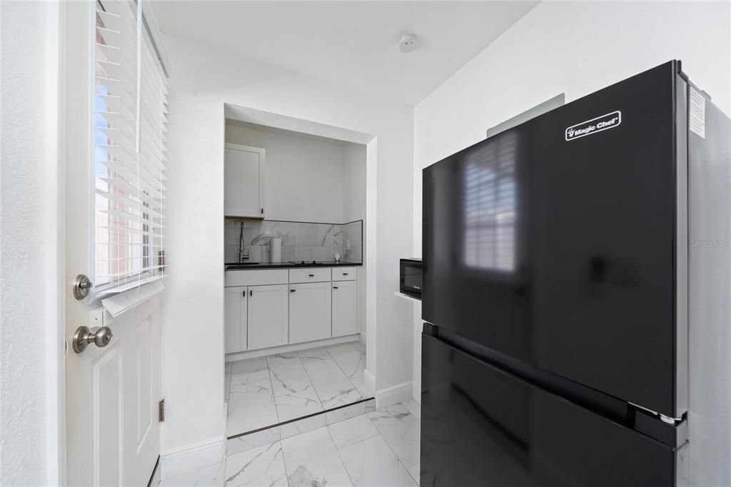 Activo con contrato: $330,000 (4 camas, 2 baños, 1453 Pies cuadrados)