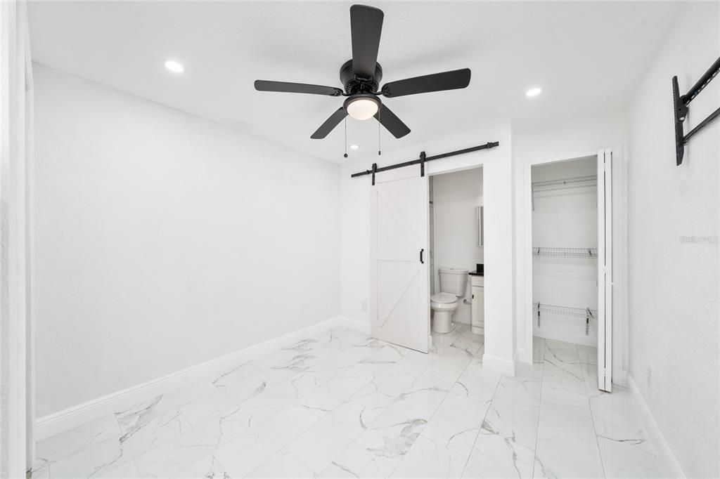 Activo con contrato: $330,000 (4 camas, 2 baños, 1453 Pies cuadrados)