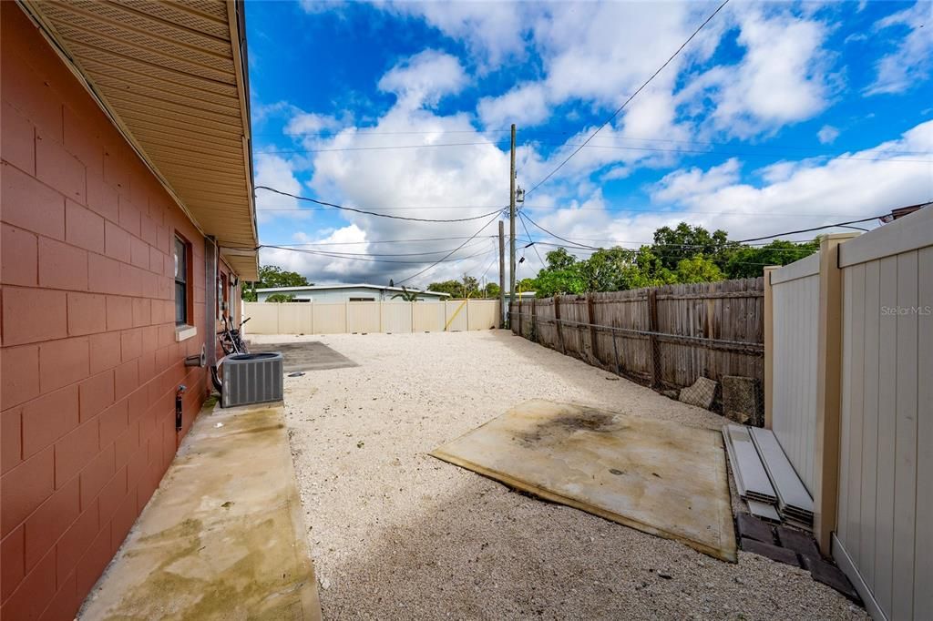 Activo con contrato: $330,000 (4 camas, 2 baños, 1453 Pies cuadrados)