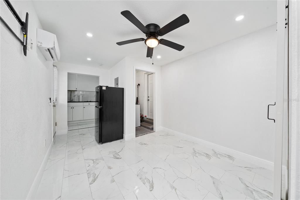 Activo con contrato: $330,000 (4 camas, 2 baños, 1453 Pies cuadrados)