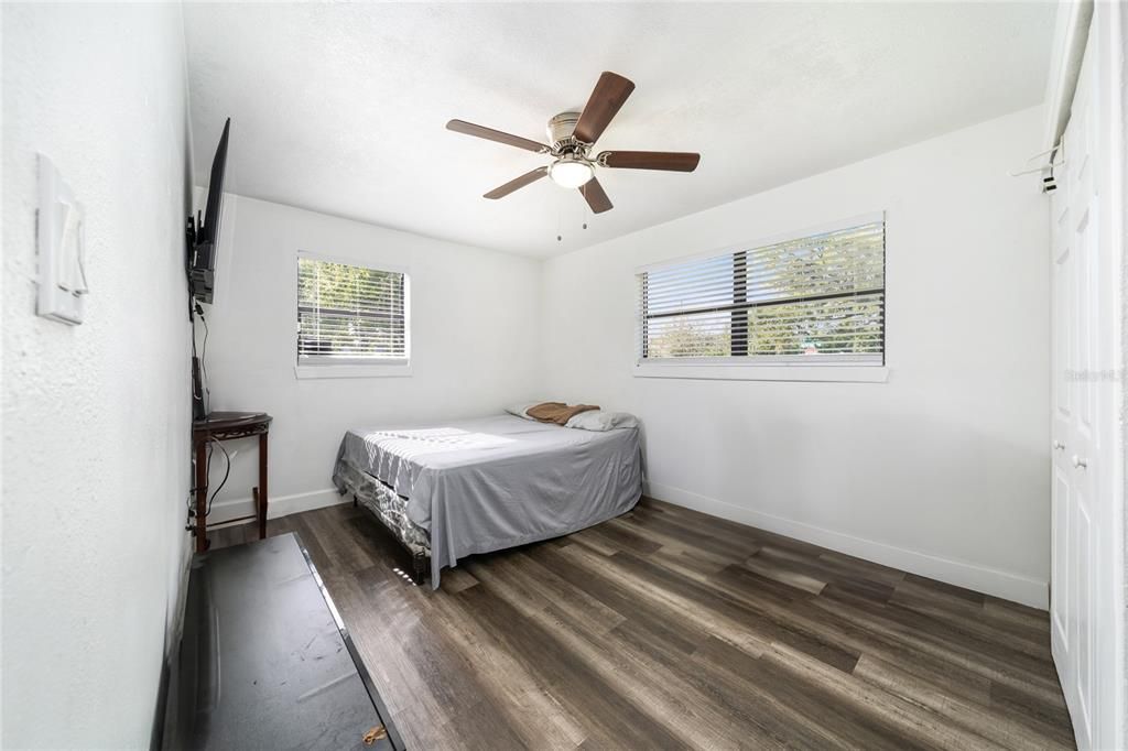 Activo con contrato: $330,000 (4 camas, 2 baños, 1453 Pies cuadrados)