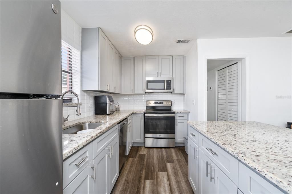 Activo con contrato: $330,000 (4 camas, 2 baños, 1453 Pies cuadrados)