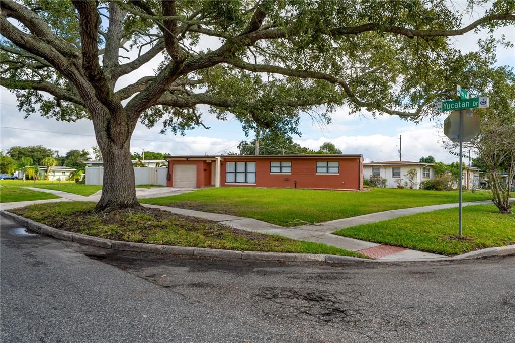 Activo con contrato: $330,000 (4 camas, 2 baños, 1453 Pies cuadrados)