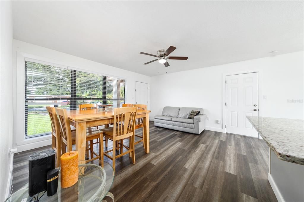 Activo con contrato: $330,000 (4 camas, 2 baños, 1453 Pies cuadrados)