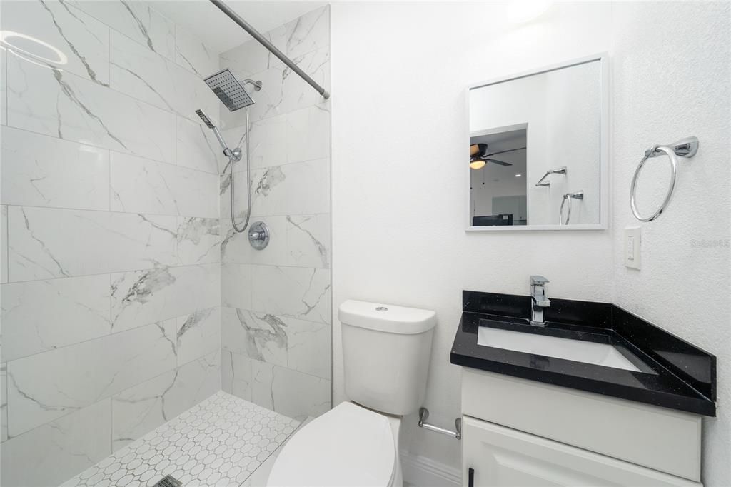 Activo con contrato: $330,000 (4 camas, 2 baños, 1453 Pies cuadrados)