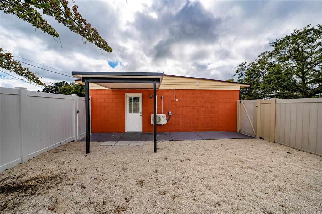 Activo con contrato: $330,000 (4 camas, 2 baños, 1453 Pies cuadrados)