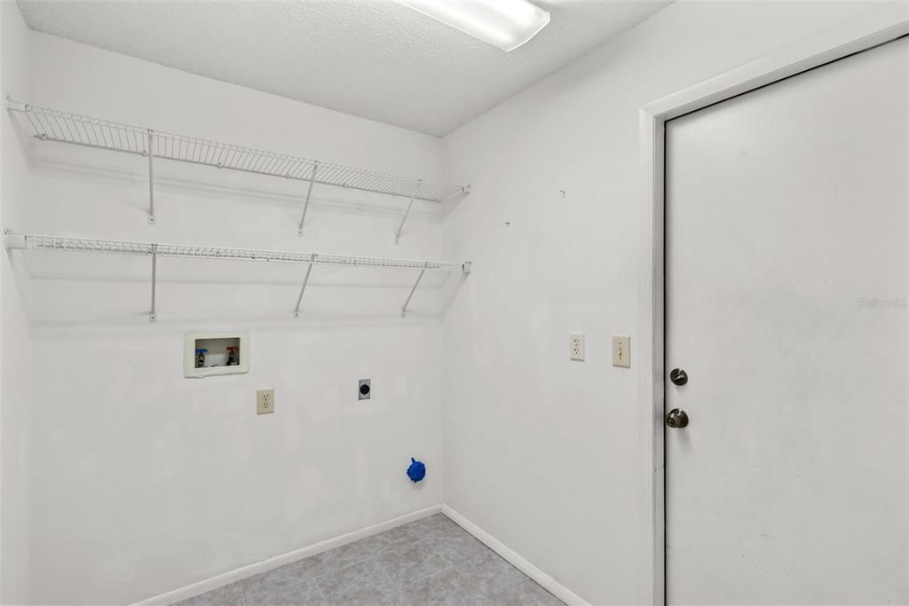 Active With Contract: $489,900 (3 beds, 2 baths, 2324 Square Feet)