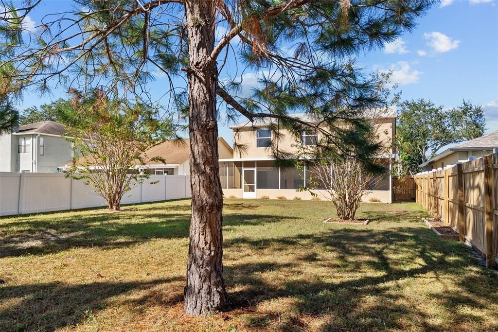 Active With Contract: $489,900 (3 beds, 2 baths, 2324 Square Feet)