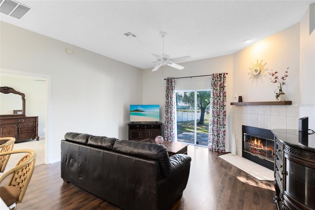 Active With Contract: $329,999 (3 beds, 2 baths, 1262 Square Feet)