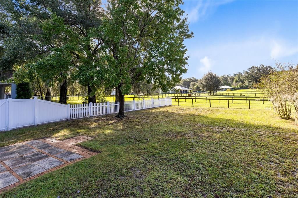 Active With Contract: $329,999 (3 beds, 2 baths, 1262 Square Feet)