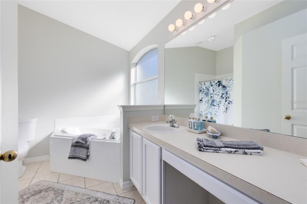 Active With Contract: $329,999 (3 beds, 2 baths, 1262 Square Feet)