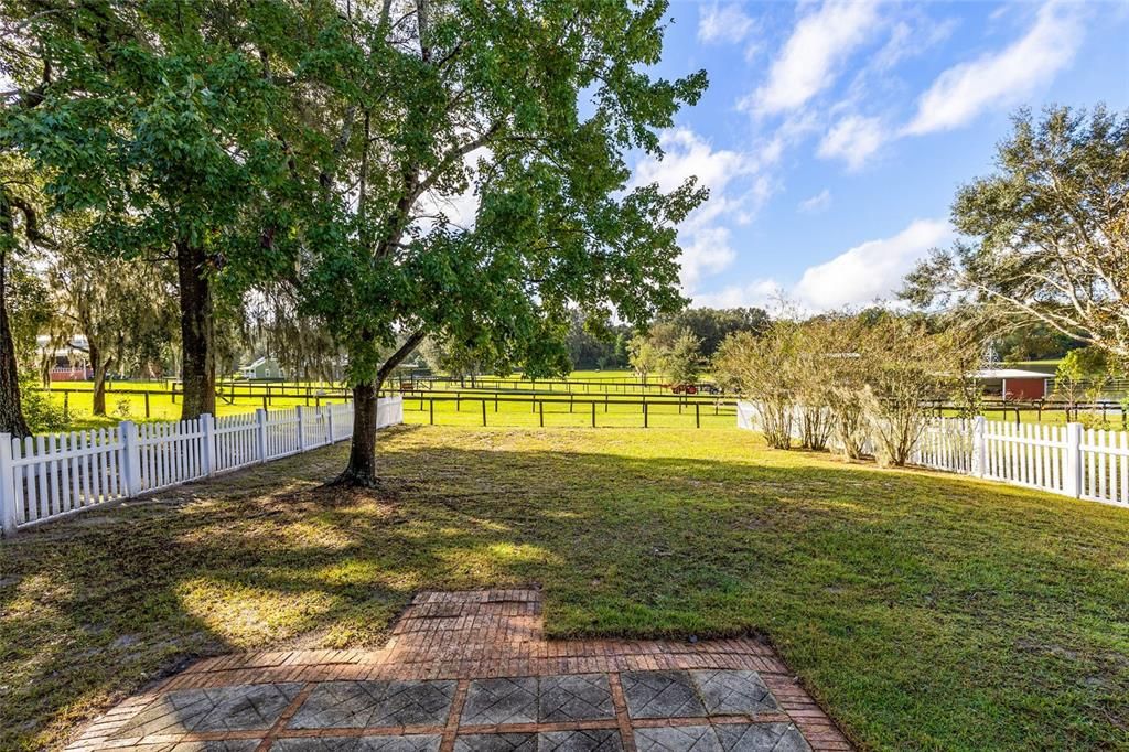 Active With Contract: $329,999 (3 beds, 2 baths, 1262 Square Feet)