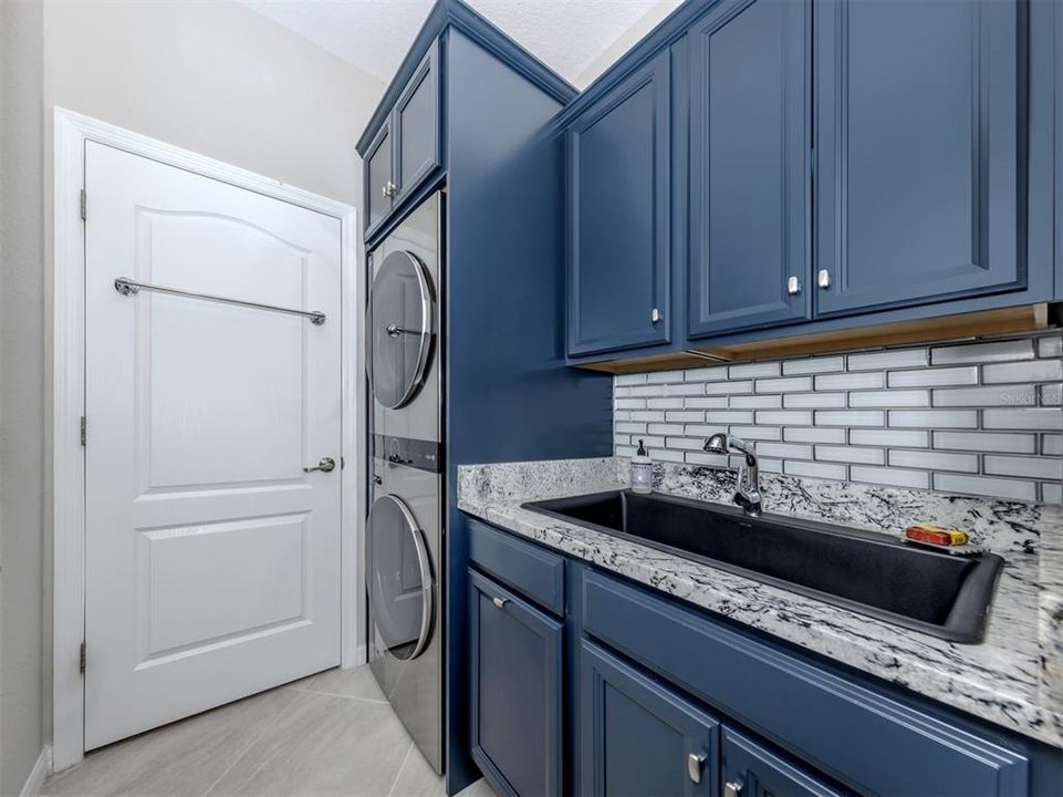 For Sale: $785,000 (3 beds, 3 baths, 2035 Square Feet)