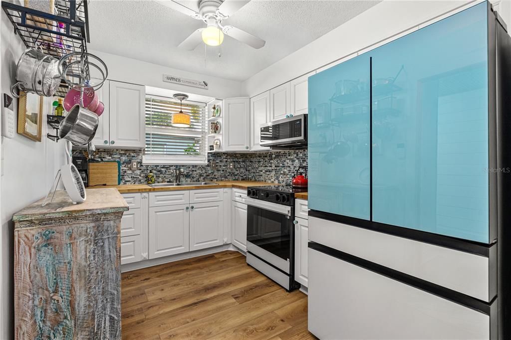 На продажу: $580,000 (3 спален, 1 ванн, 1168 Квадратных фут)