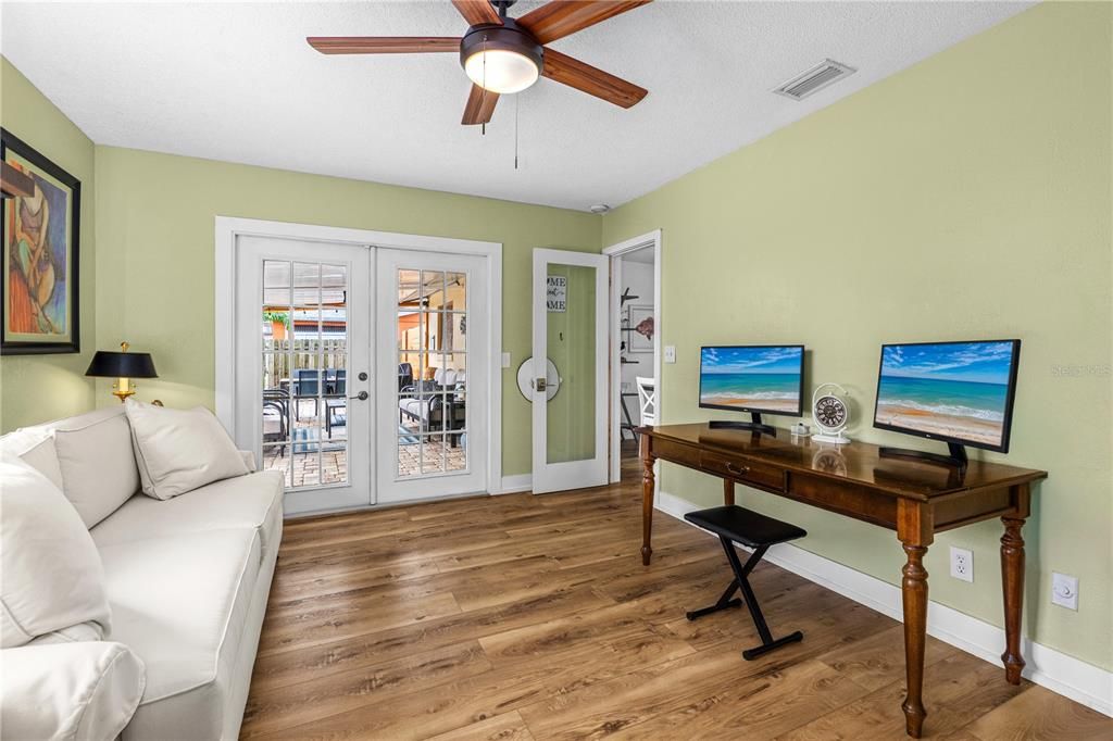 На продажу: $580,000 (3 спален, 1 ванн, 1168 Квадратных фут)