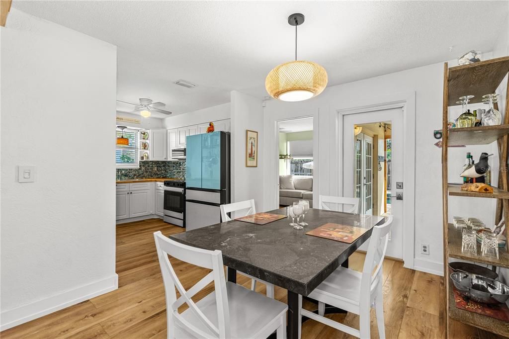 На продажу: $580,000 (3 спален, 1 ванн, 1168 Квадратных фут)