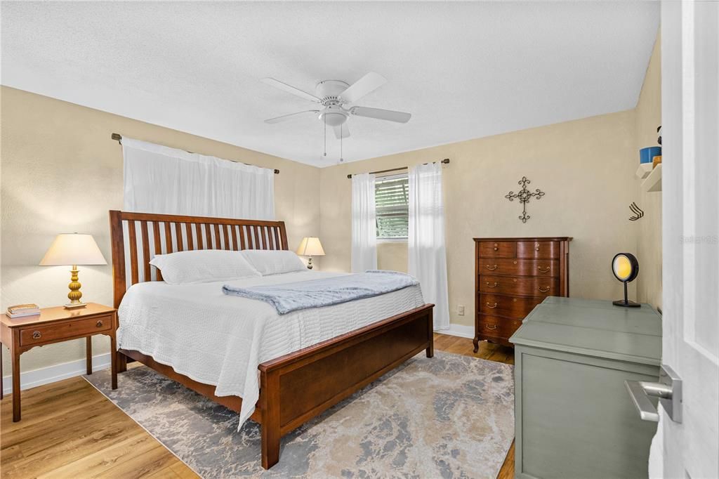 На продажу: $580,000 (3 спален, 1 ванн, 1168 Квадратных фут)