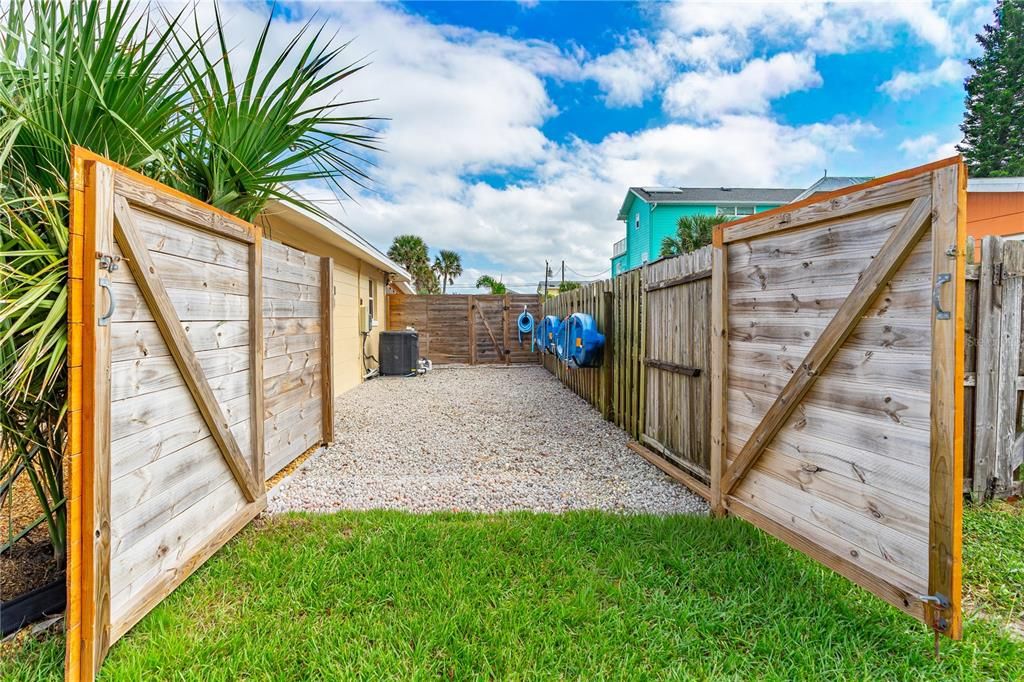 На продажу: $580,000 (3 спален, 1 ванн, 1168 Квадратных фут)