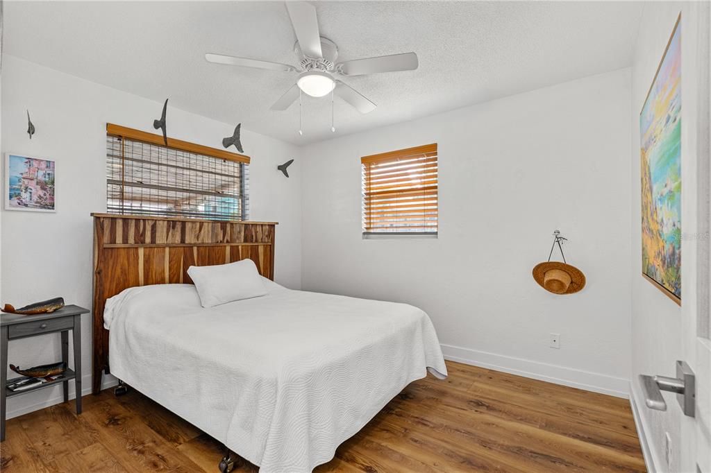 На продажу: $580,000 (3 спален, 1 ванн, 1168 Квадратных фут)