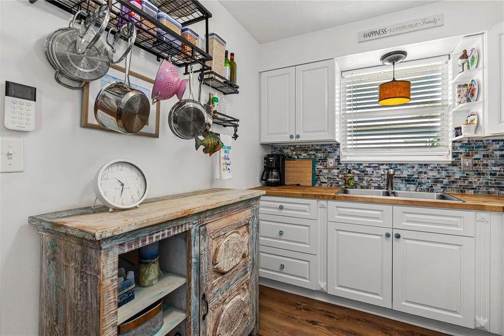 На продажу: $580,000 (3 спален, 1 ванн, 1168 Квадратных фут)