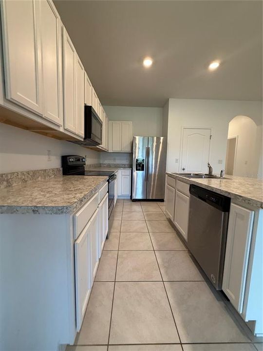 For Rent: $1,795 (3 beds, 2 baths, 1672 Square Feet)