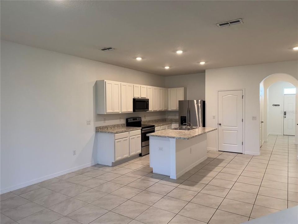 For Rent: $1,795 (3 beds, 2 baths, 1672 Square Feet)