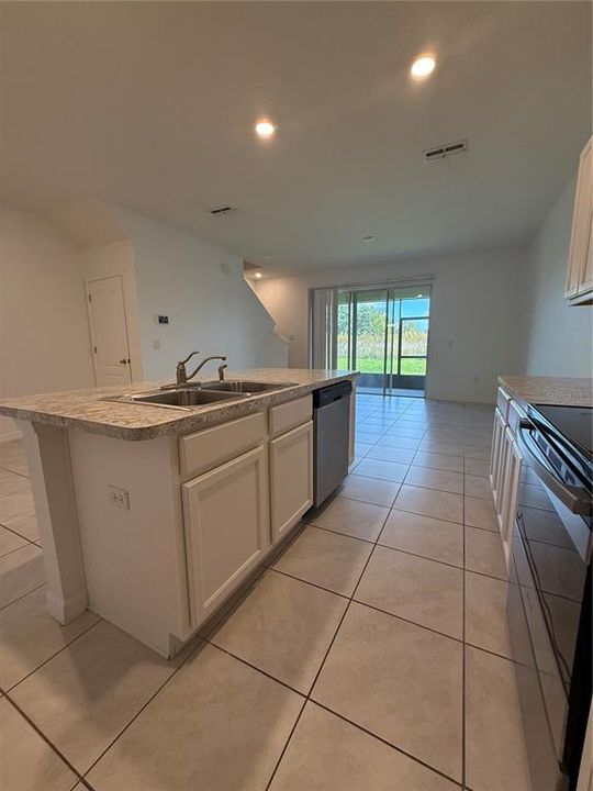 For Rent: $1,795 (3 beds, 2 baths, 1672 Square Feet)