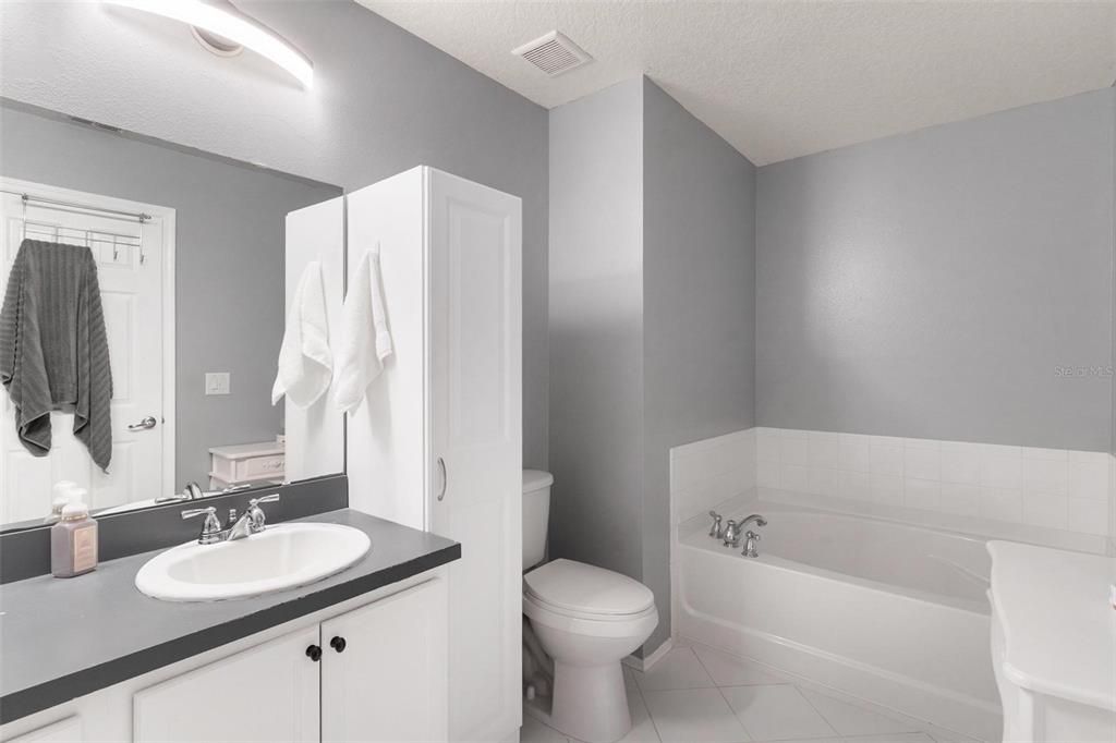 For Sale: $410,000 (3 beds, 2 baths, 2160 Square Feet)