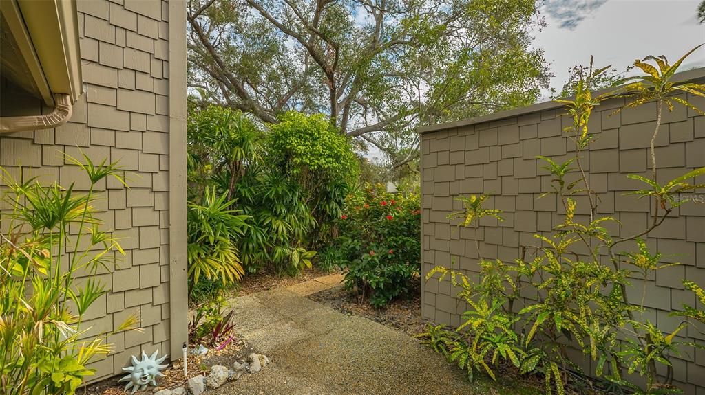 Active With Contract: $397,000 (2 beds, 3 baths, 1849 Square Feet)