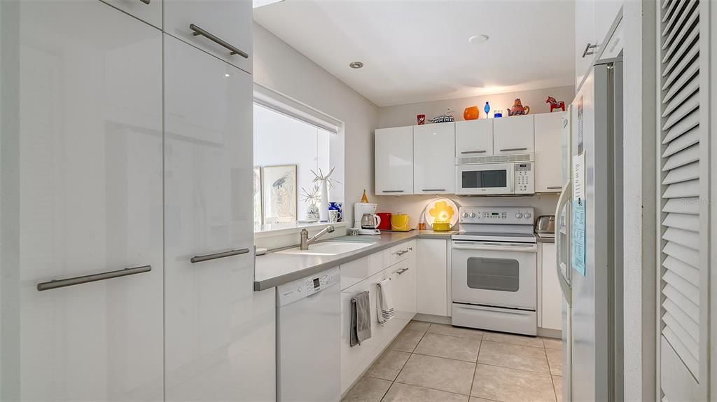 Active With Contract: $397,000 (2 beds, 3 baths, 1849 Square Feet)