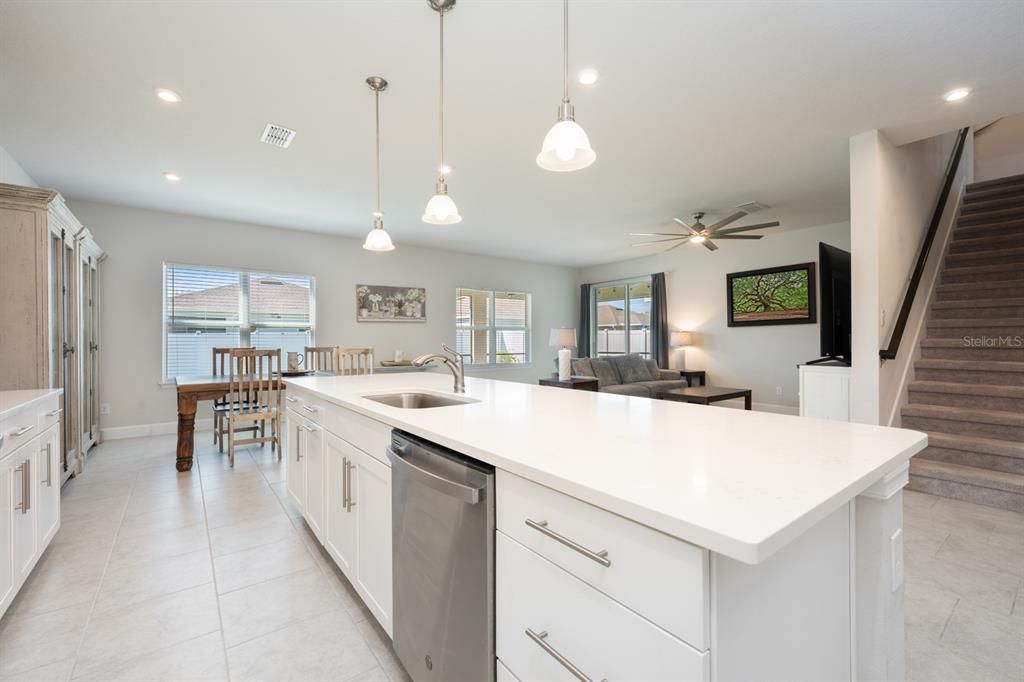 For Sale: $525,000 (5 beds, 2 baths, 2780 Square Feet)