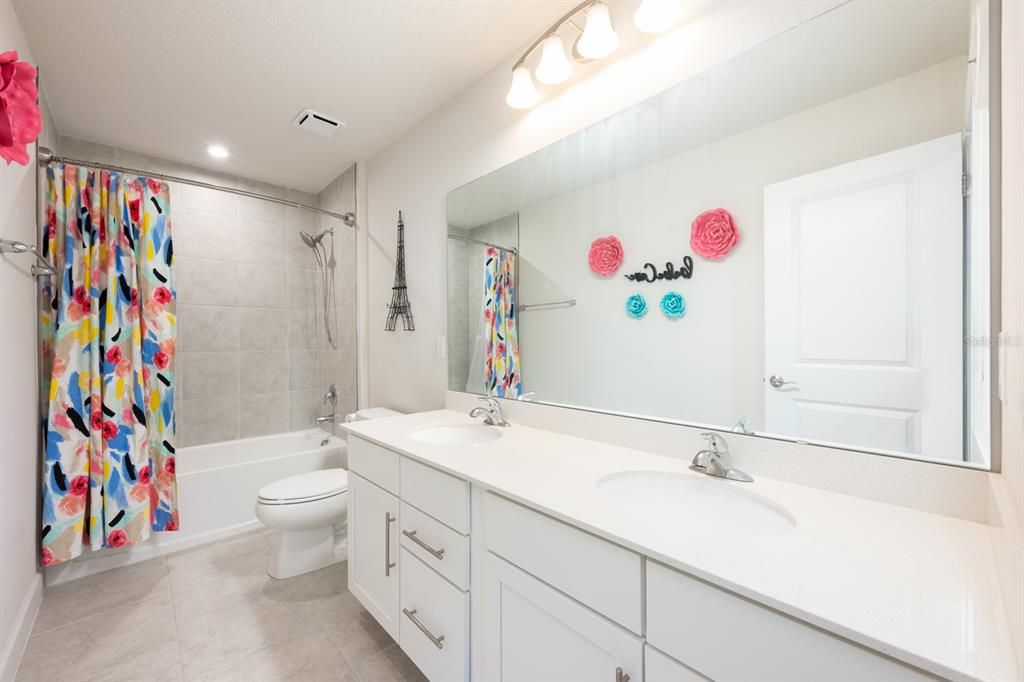 For Sale: $525,000 (5 beds, 2 baths, 2780 Square Feet)