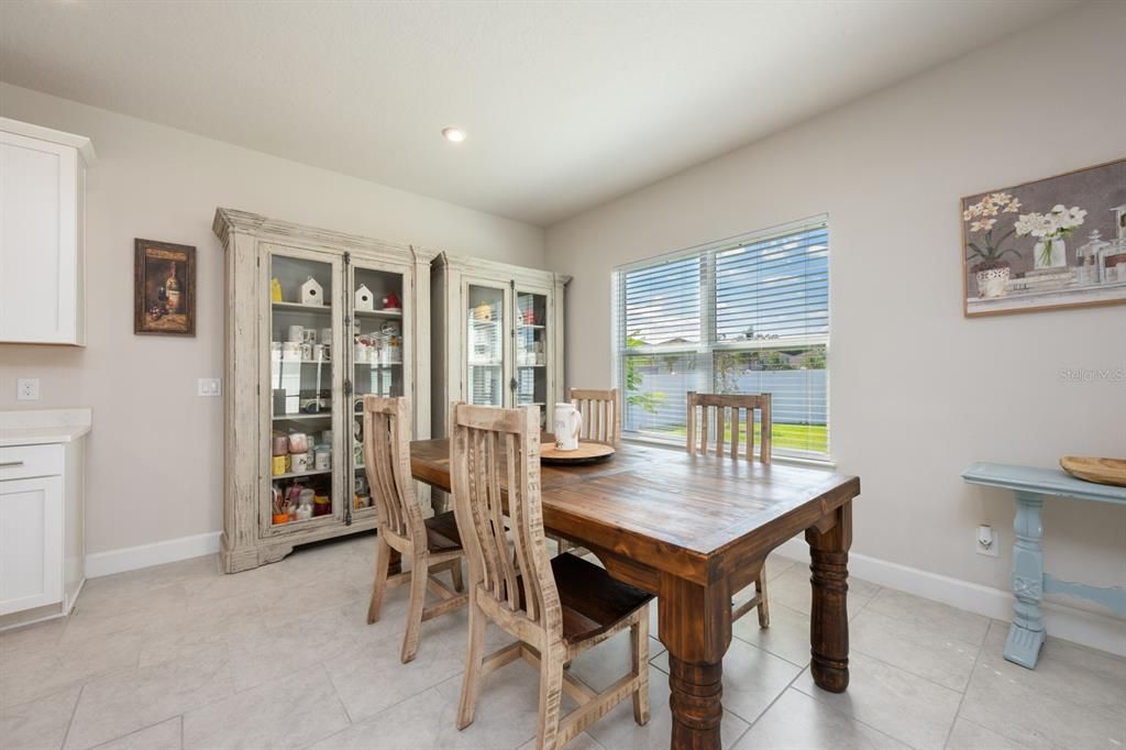 For Sale: $525,000 (5 beds, 2 baths, 2780 Square Feet)