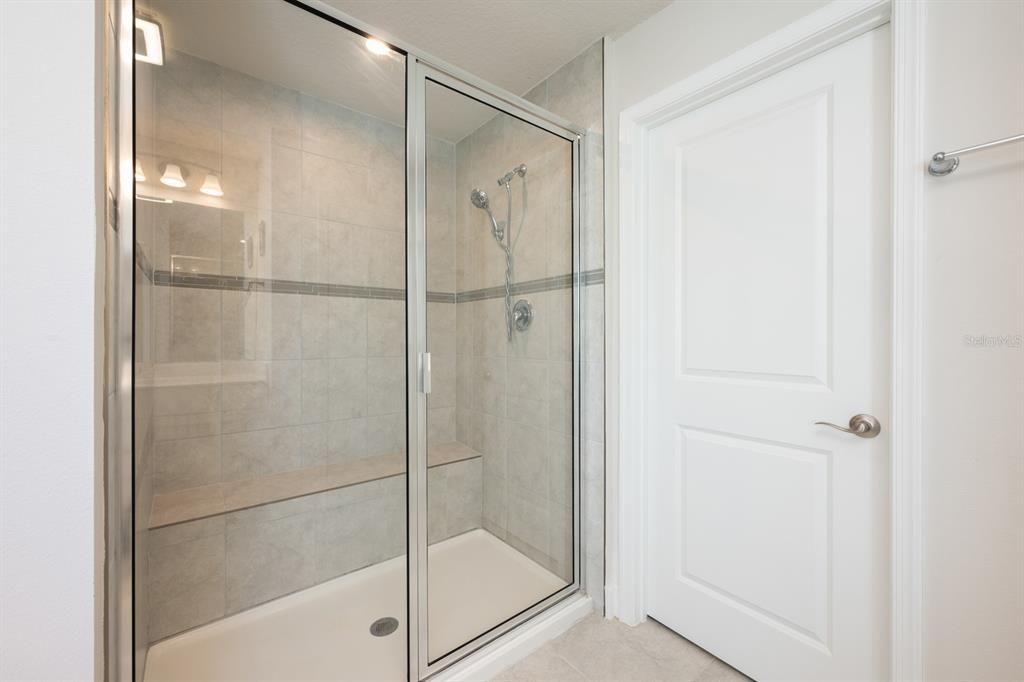 For Sale: $525,000 (5 beds, 2 baths, 2780 Square Feet)