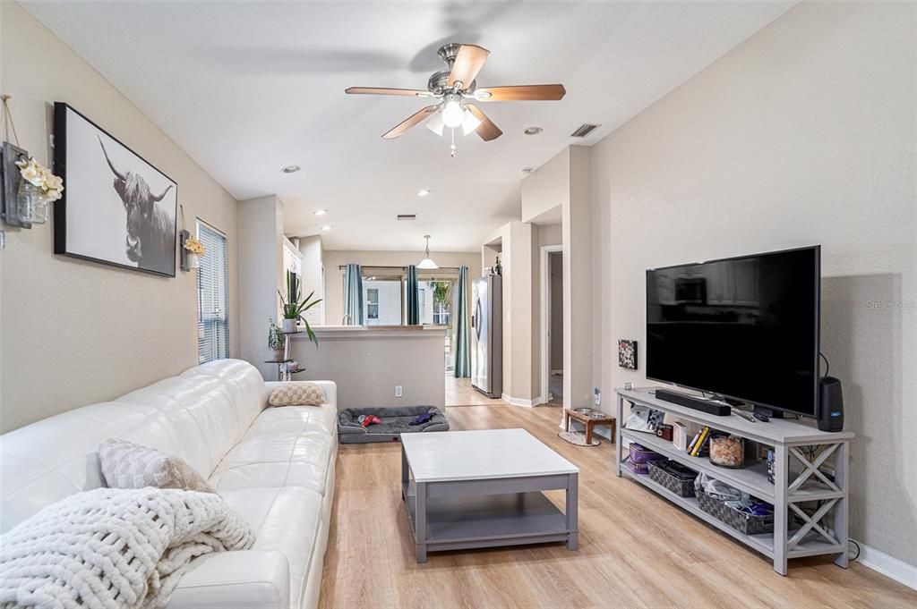 For Sale: $290,000 (3 beds, 2 baths, 1140 Square Feet)