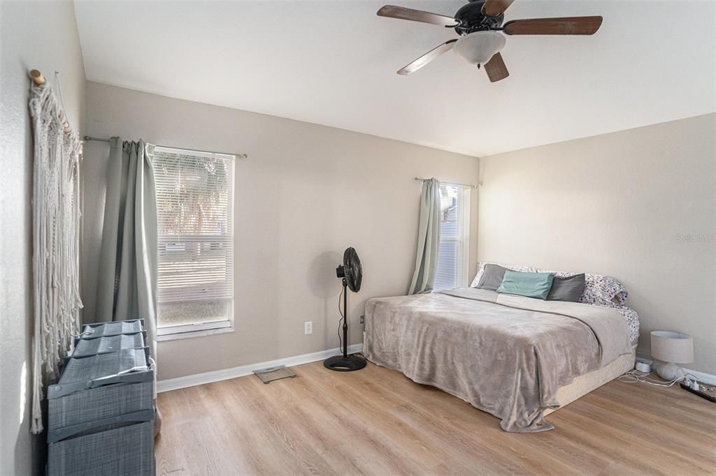 For Sale: $290,000 (3 beds, 2 baths, 1140 Square Feet)