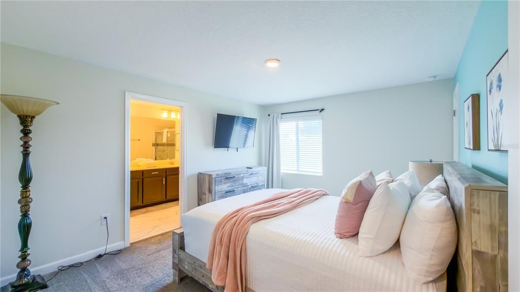 For Sale: $510,000 (5 beds, 4 baths, 2167 Square Feet)