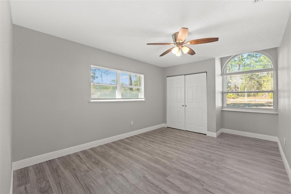 Под контрактом: $379,000 (3 спален, 2 ванн, 1528 Квадратных фут)