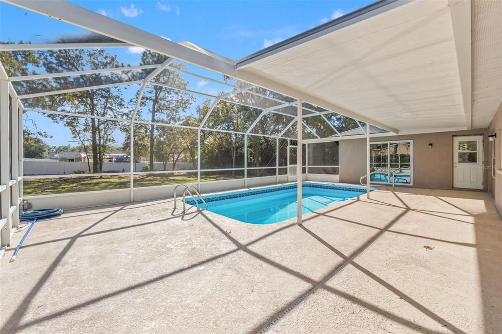 Под контрактом: $379,000 (3 спален, 2 ванн, 1528 Квадратных фут)