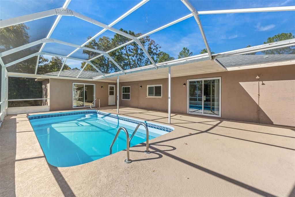 Под контрактом: $379,000 (3 спален, 2 ванн, 1528 Квадратных фут)