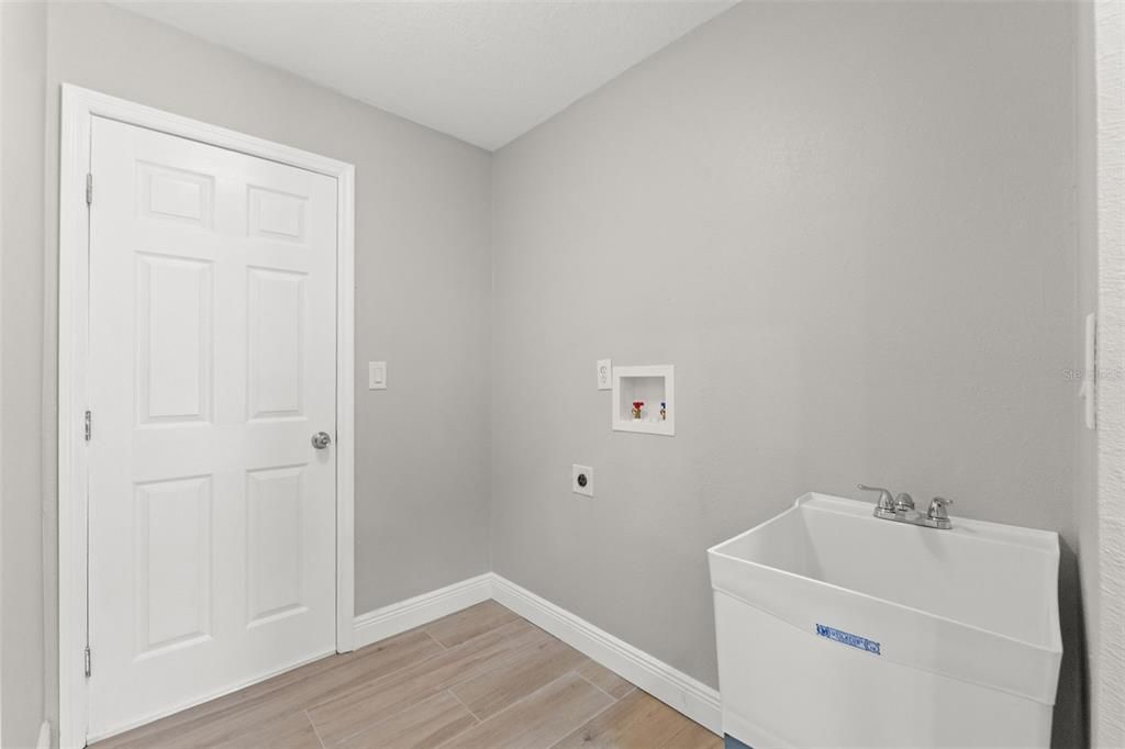 Под контрактом: $379,000 (3 спален, 2 ванн, 1528 Квадратных фут)