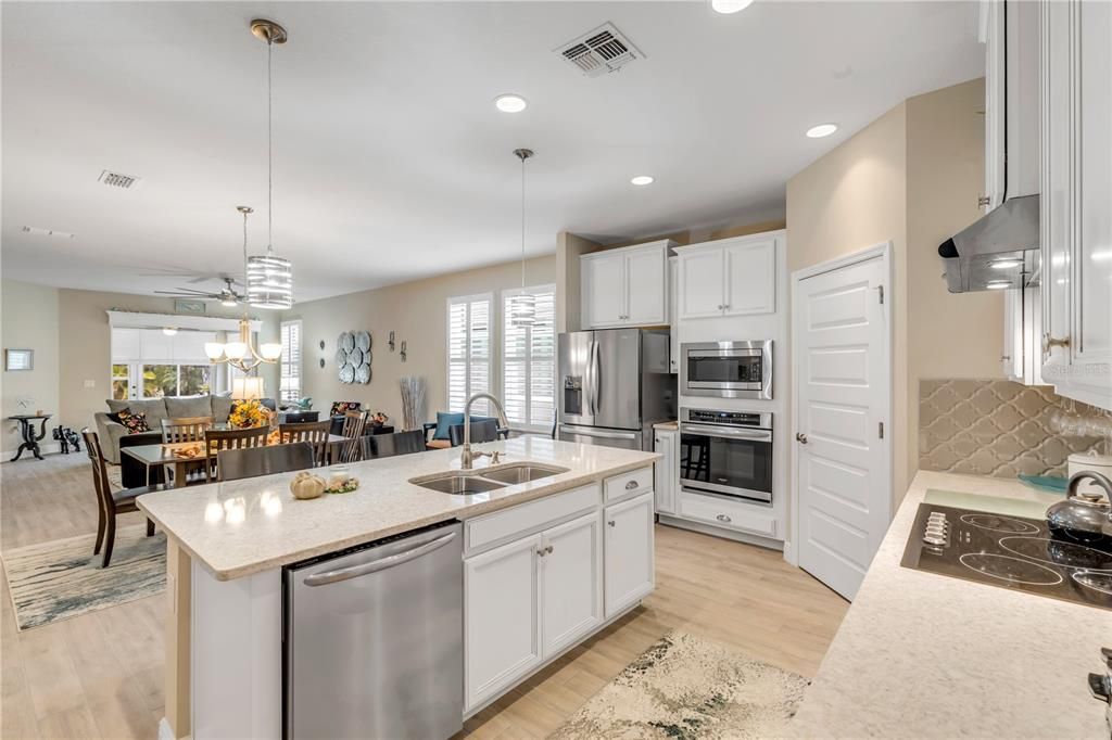 For Sale: $521,000 (3 beds, 3 baths, 2040 Square Feet)