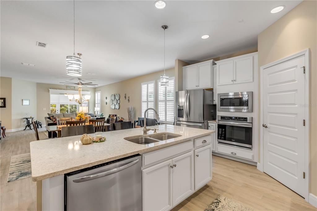 For Sale: $521,000 (3 beds, 3 baths, 2040 Square Feet)