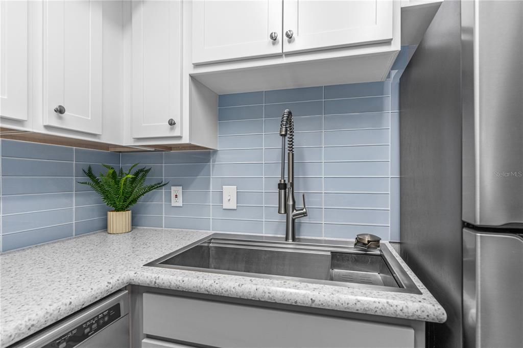 For Sale: $199,900 (2 beds, 2 baths, 1263 Square Feet)