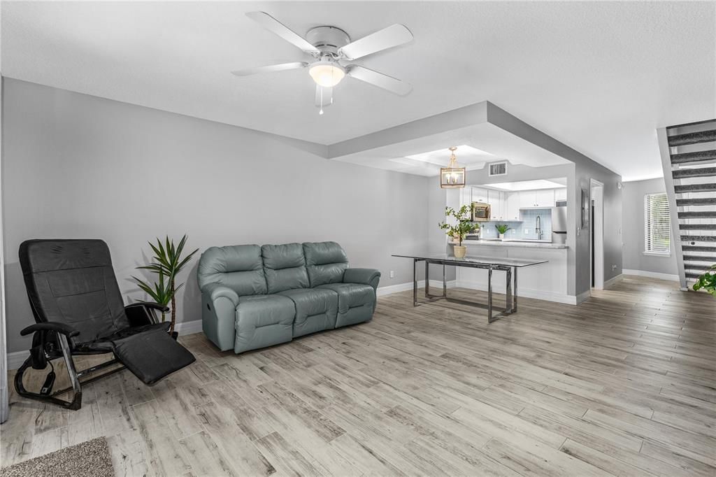 For Sale: $199,900 (2 beds, 2 baths, 1263 Square Feet)