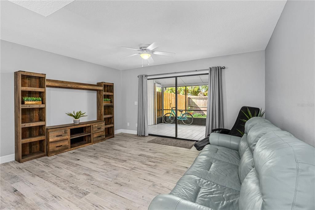 For Sale: $199,900 (2 beds, 2 baths, 1263 Square Feet)